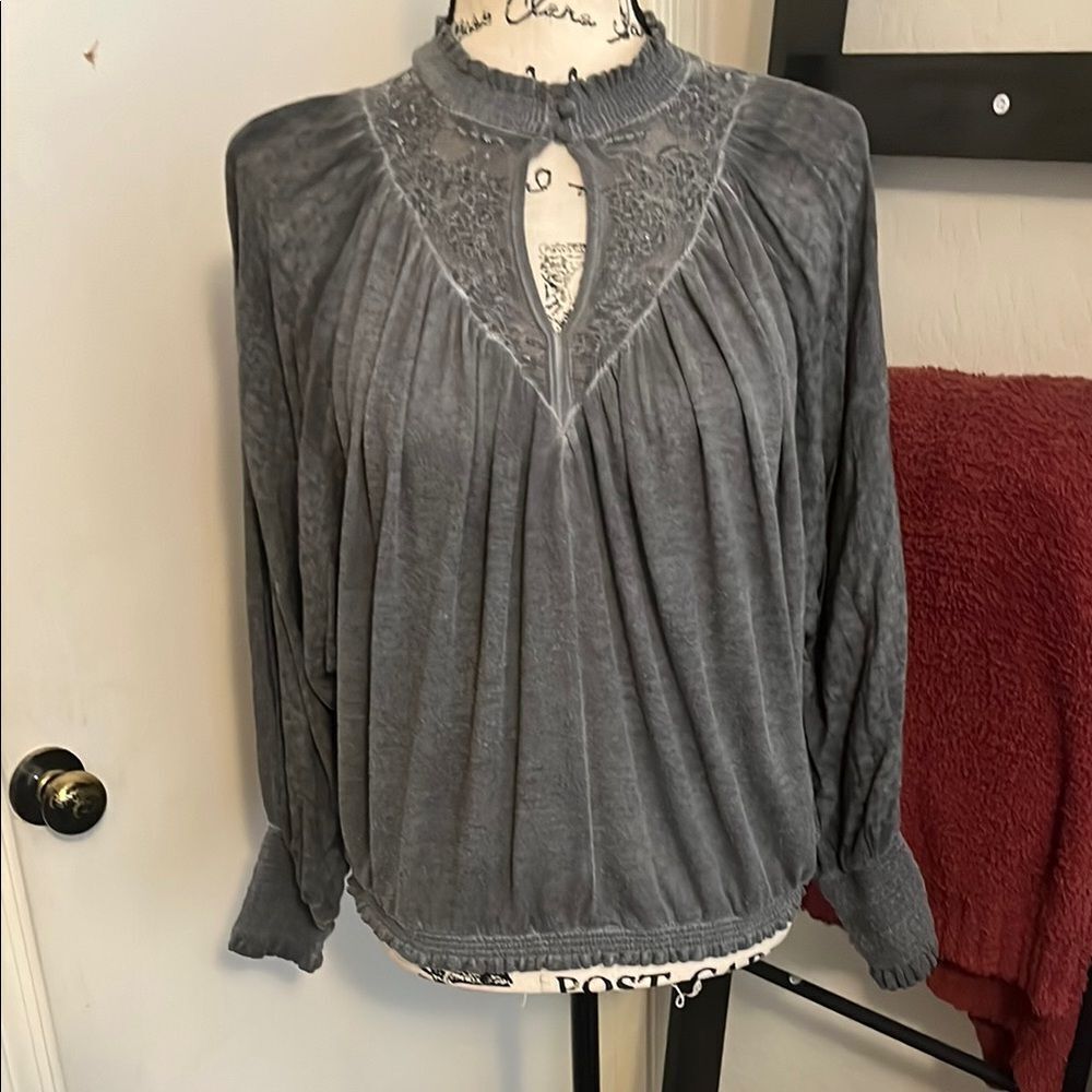 Gimmick BKE Gray Lace Detailed Keyhole Design Top Emo Goth Witchy Victorian